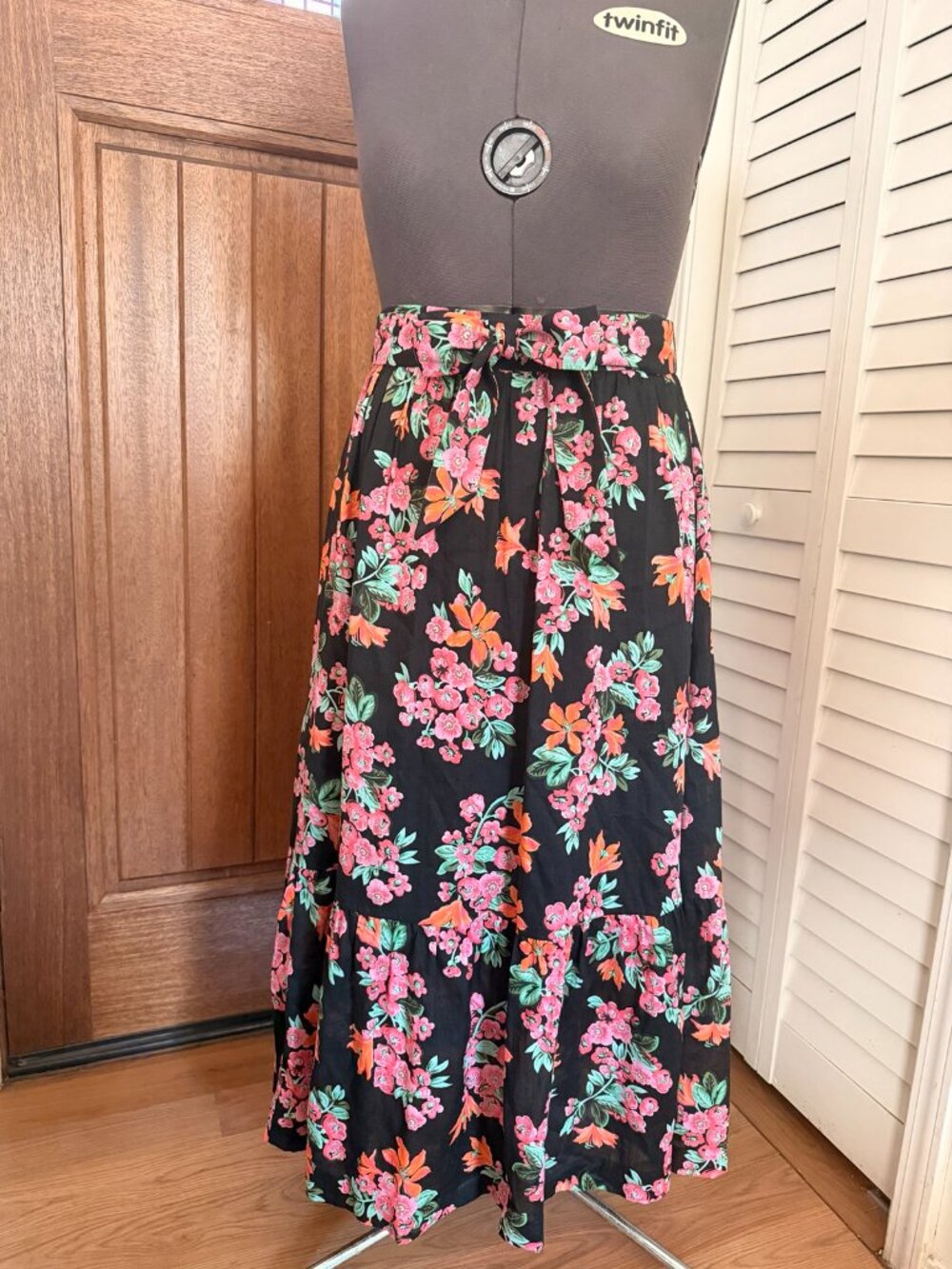 Ann Taylor Petite Floral Maxi Skirt | Petite Size 8 | 30" Waist | Belted | Good